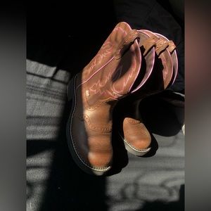 Justin’s round toe boots🖤